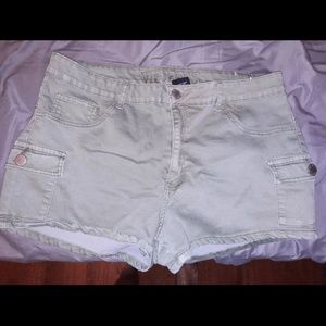 Size 19-20 runs on the small side. Very good condition